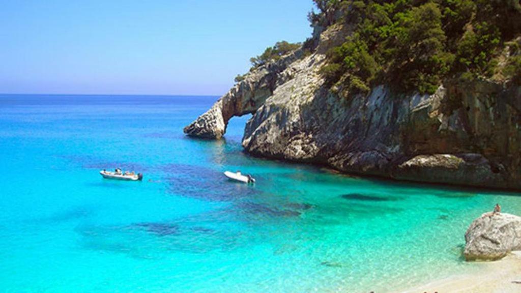 Casa Vacanze "Un Sogno Nel Blu'" Baunei Bagian luar foto