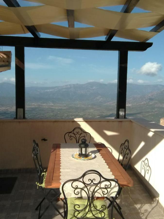 Casa Vacanze "Un Sogno Nel Blu'" Baunei Bagian luar foto